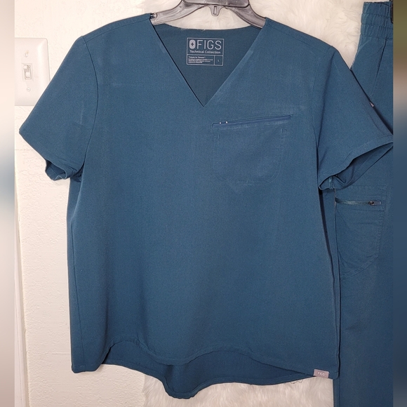 FIGS Jogger Teal Scrub Set - Picture 2 of 10